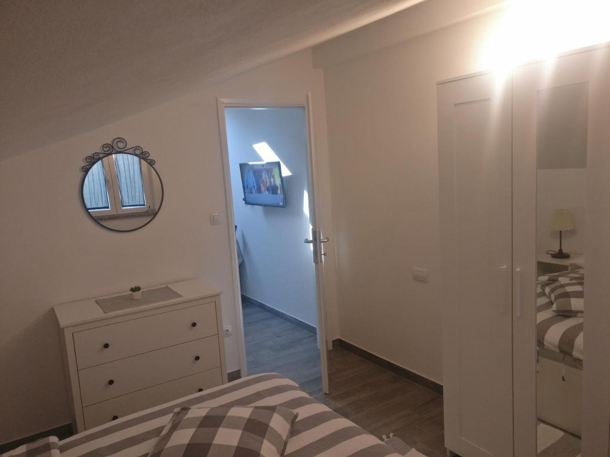 Apartmani Popovic Porec Exterior photo